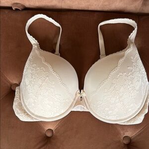 Victoria Secret elegant Cream Lace Bra
